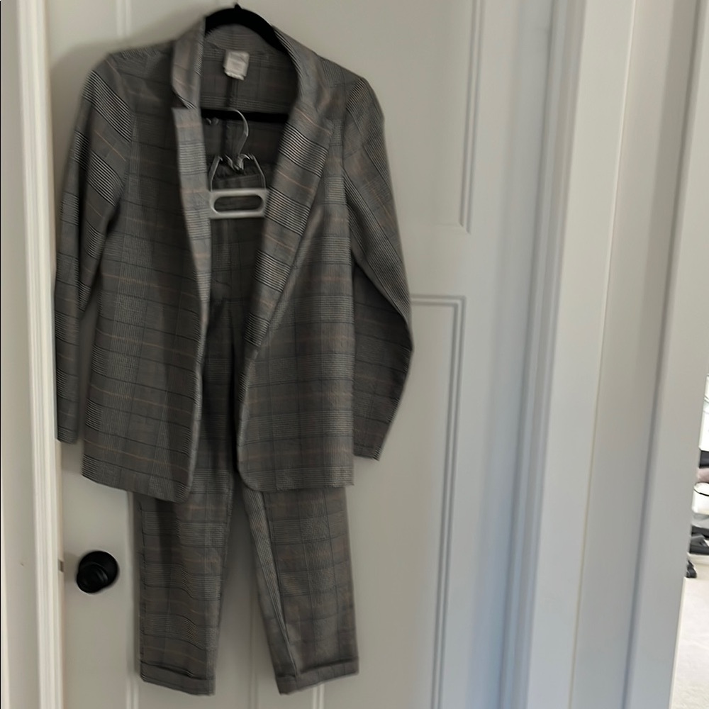 Stylish Gray Plaid Suit Set
